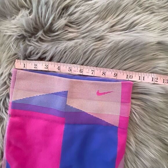 Nike Sculpt Icon Clash 8” bike shorts, XS - Picture 8 of 10